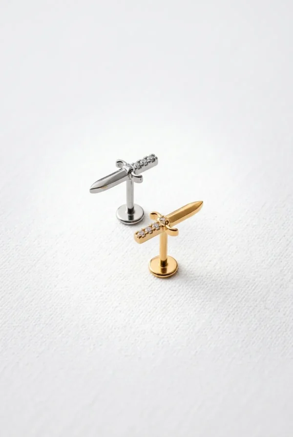 PIERCING EL FILO DE LA VERDAD