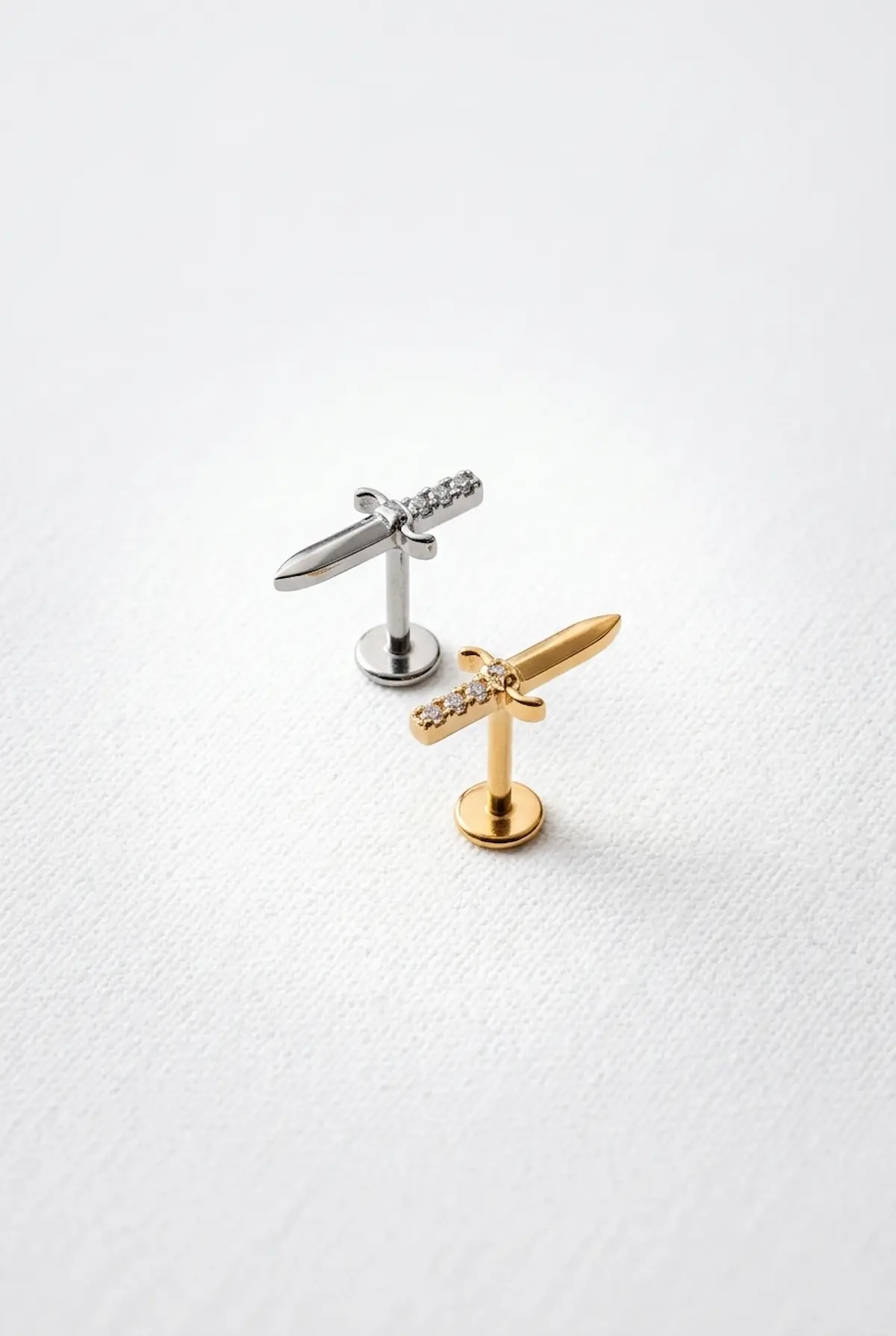 PIERCING EL FILO DE LA VERDAD